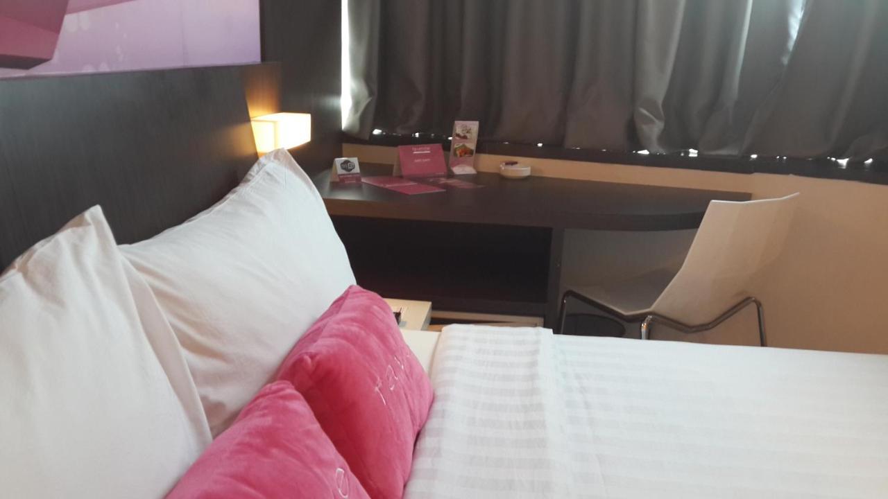 Favehotel Pluit Junction Giacarta Esterno foto